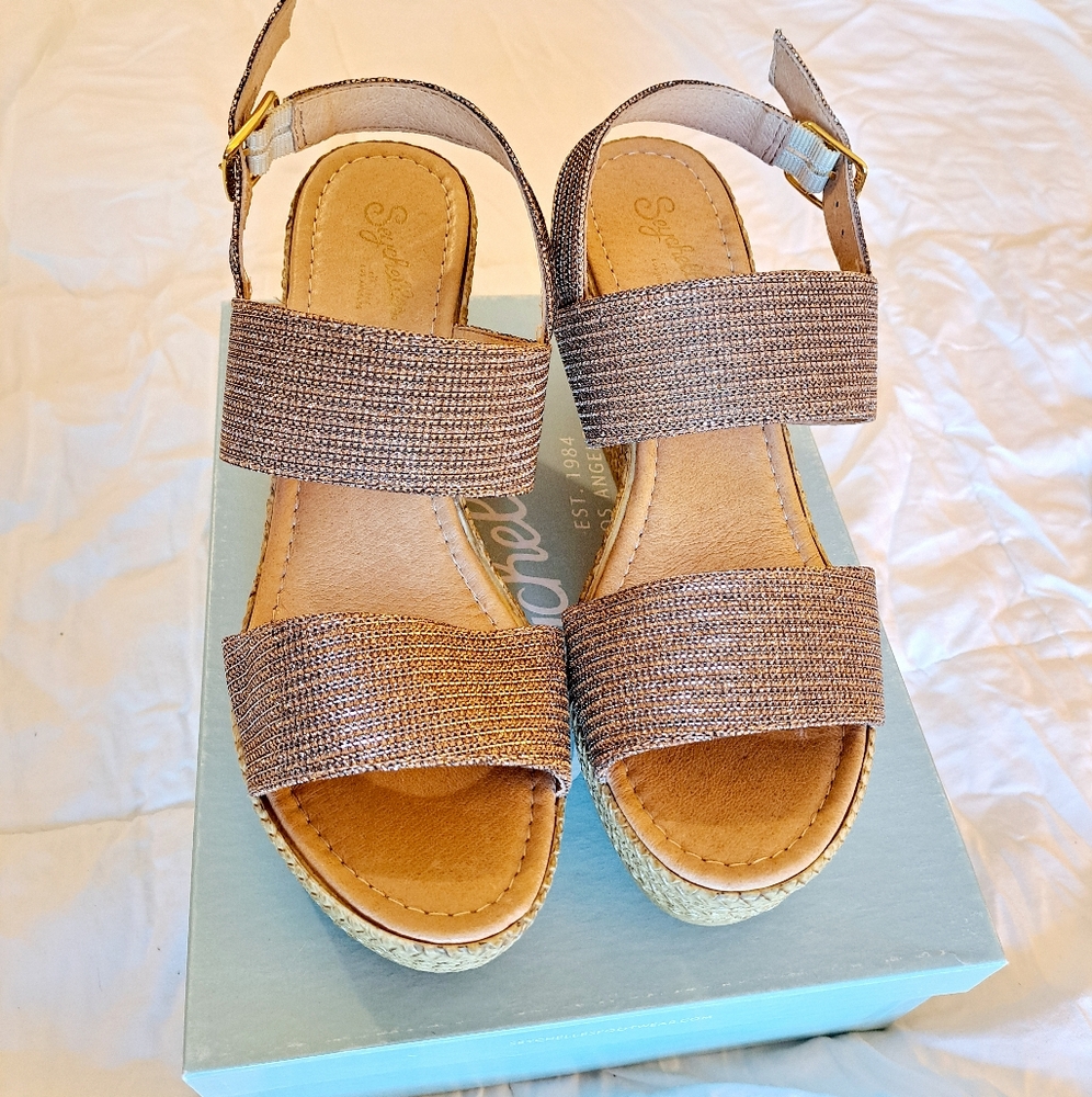Seychelles Downtime Bronze Metallic Wedges - Picture 2 of 9